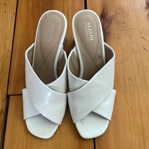 Block heel sandal